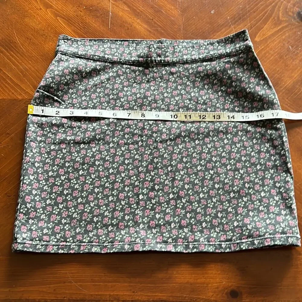 London Jean Green Floral Print Mini Skirt Woman Size 2 Cottagecore